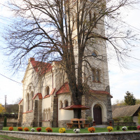 Jesenná výzdoba pri kostole
